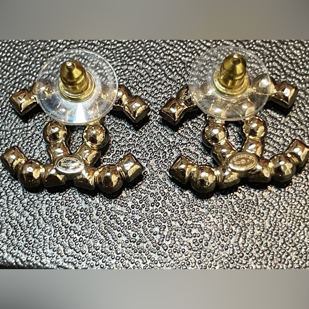 Chanel Gold and Pearl Earrings NIB - Picture 5 of 8
